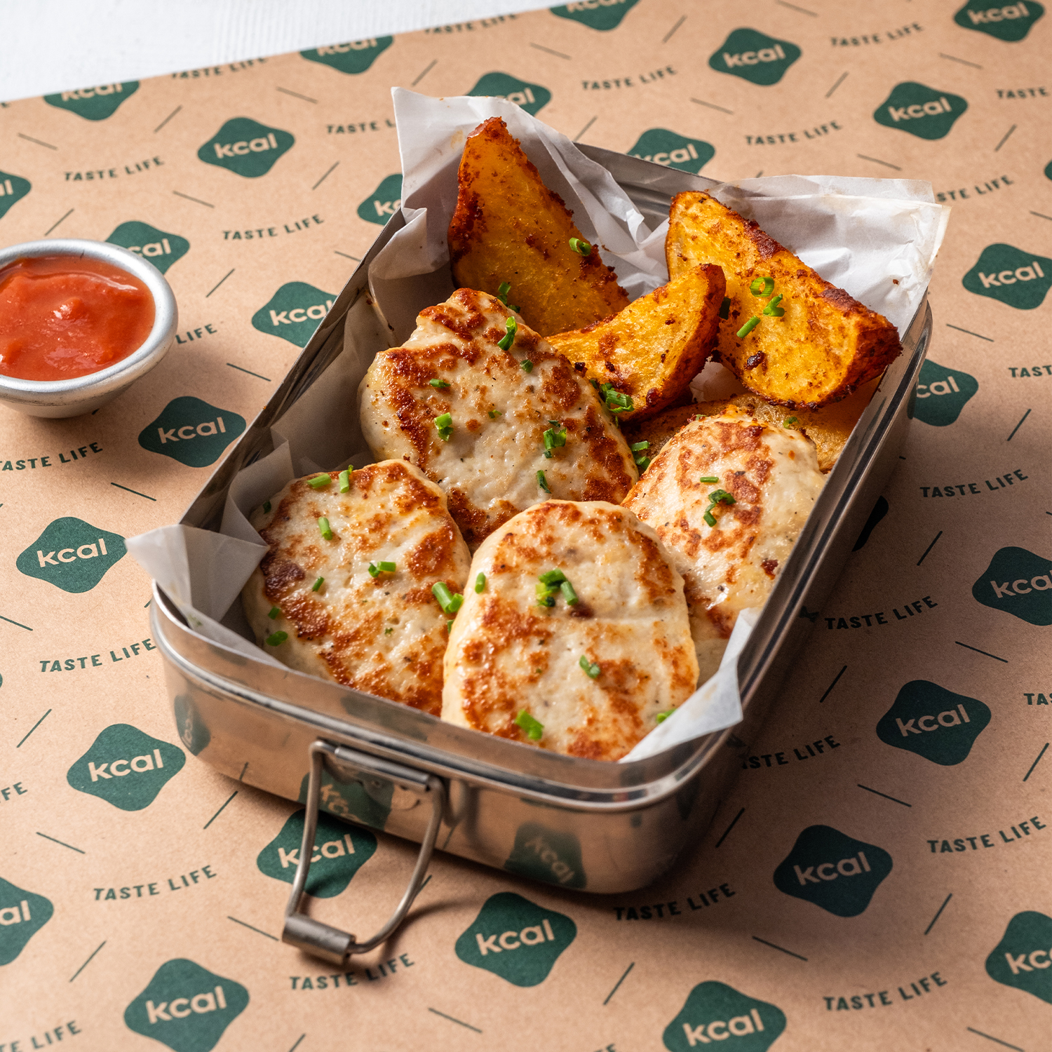 Chicken Nuggets with Potato Wedges